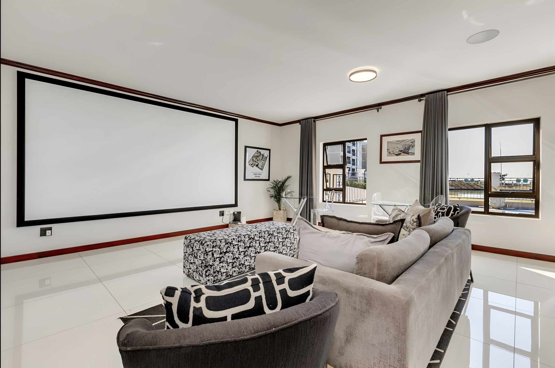 Entertainment Lounge